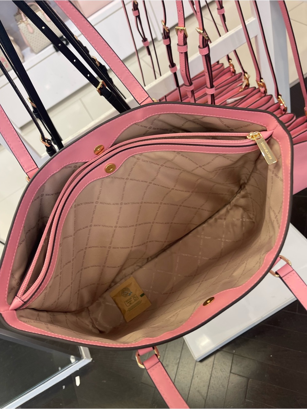MICHAEL MICHAEL KORS SHEILA
CARNATION LG TOTE bag & Double Zip Ombré Lg Wallet - Picture 9 of 16